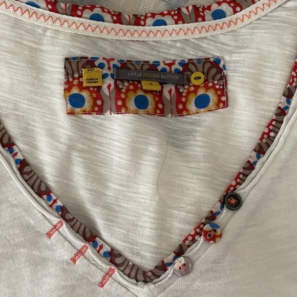 Anthropologie top with lace trim on the sleeves - Picture 3 of 4